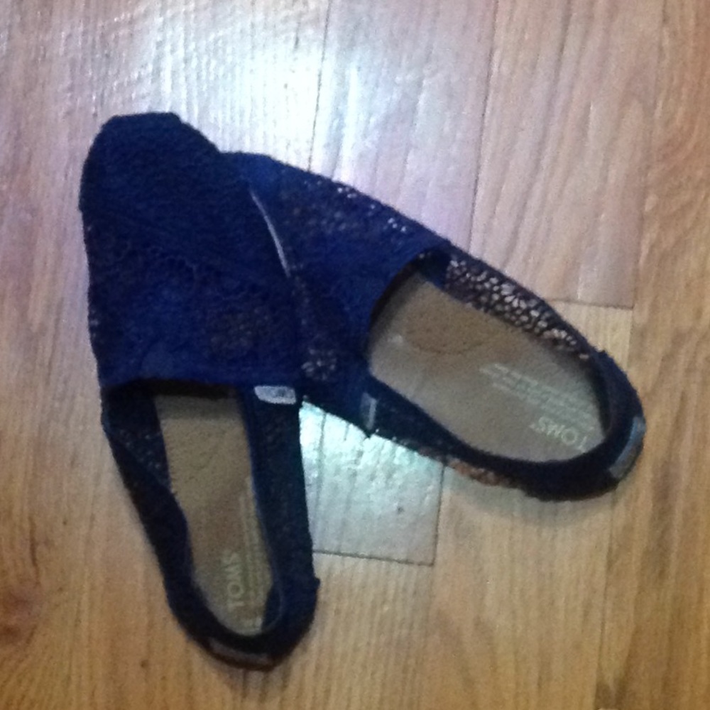 Lace TOMS
